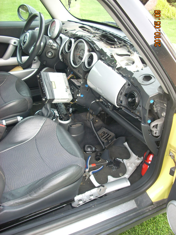 MINI R50 - demontaż pokrywy deski rozdzielczej