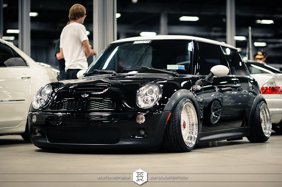 black_mini_cooper_white_bbs_rs.jpg